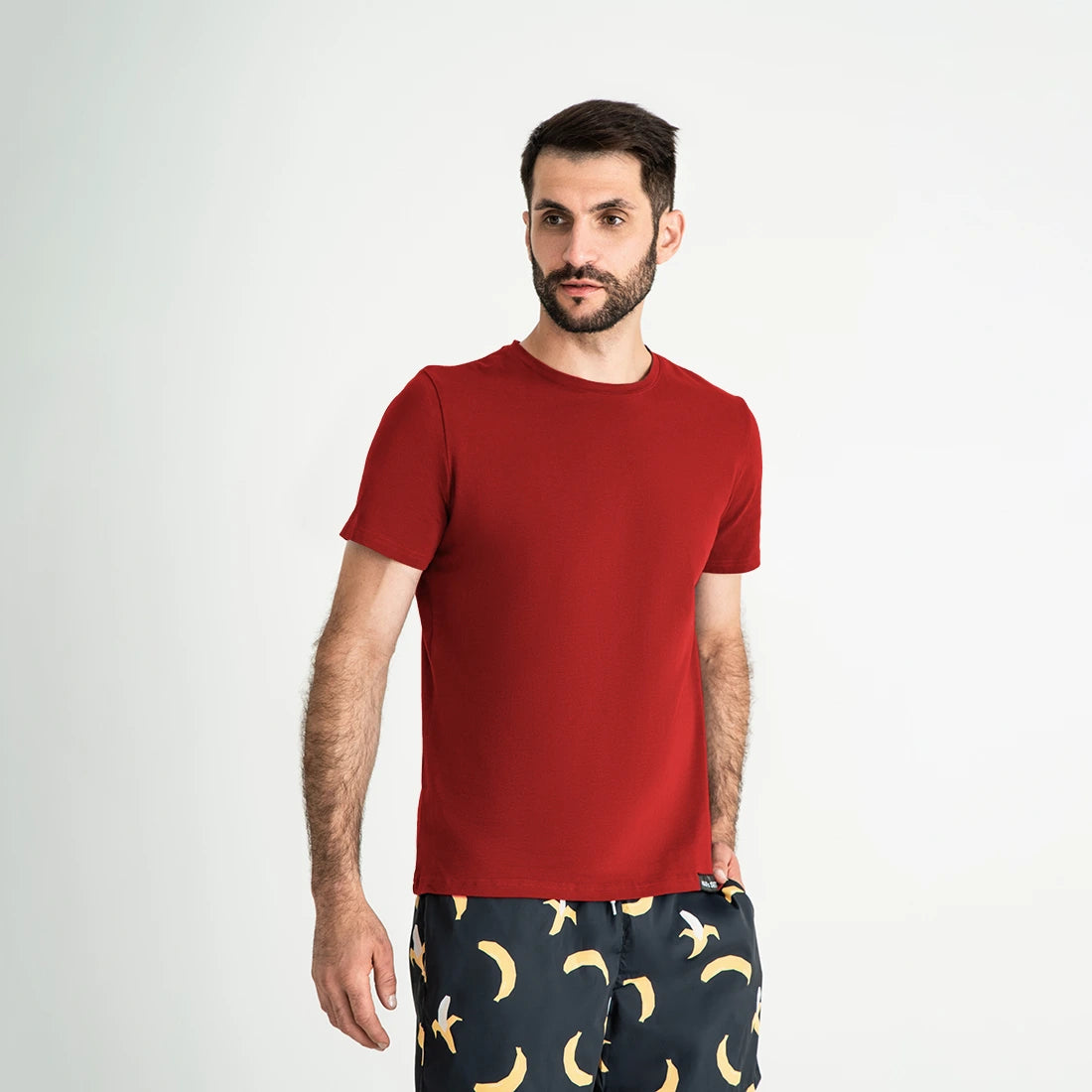 Man’s SET red crew neck T-shirt, breathable cotton short sleeve loungewear, front view