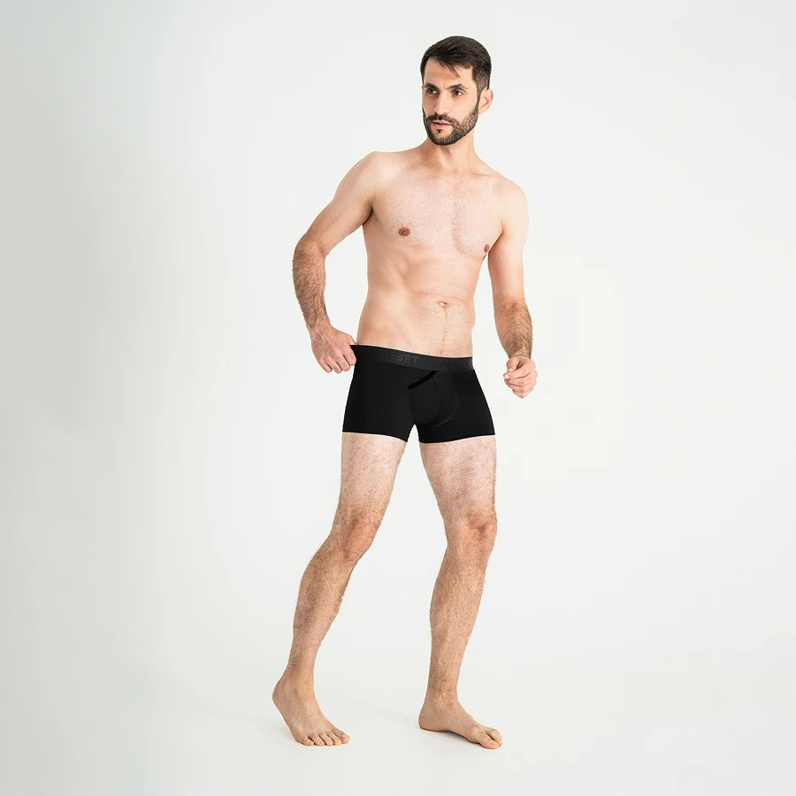 Men’s FlexFit Trunk with skew fly in Black On Model