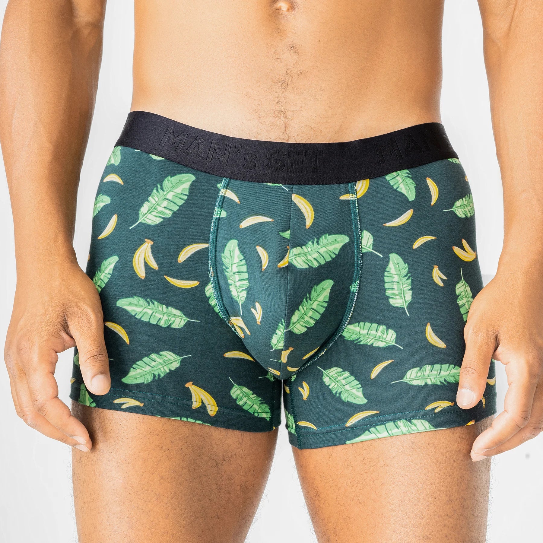Man’s SET PowerStretch Trunk 3.9'' in Tropical Vibes, breathable men’s underwear with banana leaf print, close-up front view